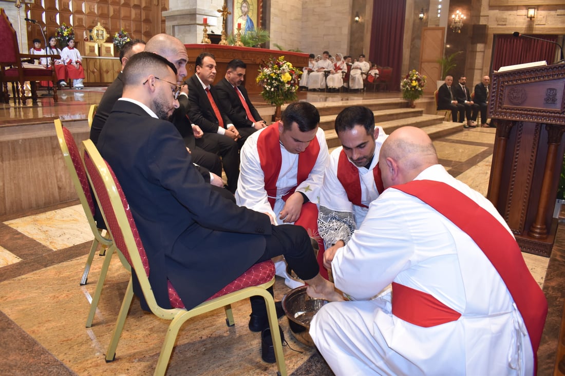 خميس الأسرار.. مشاهد من طقس غسل الأرجل بعد العشاء الأخير