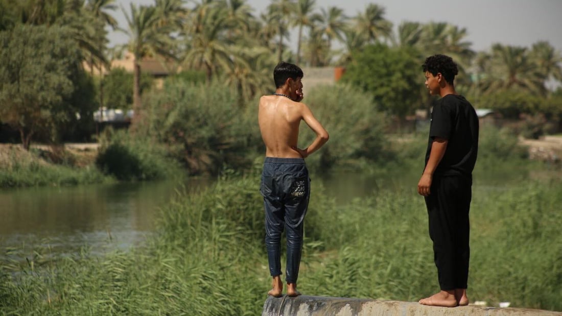 غواصو بابل “يتوسلون” بالفتيان: نرجوكم.. توقفوا عن المخاطرة فحالات الغرق كثيرة ومؤلمة