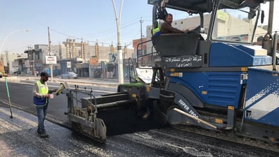التبليط بدأ.. آليات البلدية تدخل شوارع برطلة للمرة الأولى منذ 11 عاماً (صور)