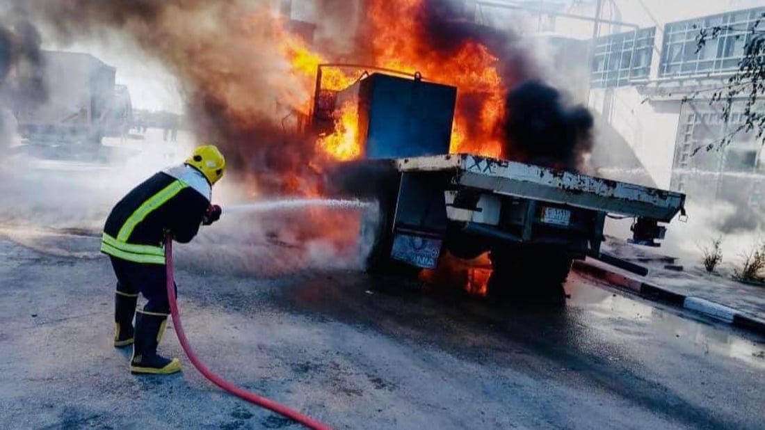 النجف: النيران تلتهم ناقلة محملة بـ3000 لتر من “الكاز آويل” قرب معمل للجبس