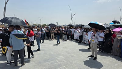 مامۆستایانی خۆبەخش لە بەردەم بینای پارێزگای کەرکوک دەنگیان هەڵبڕی