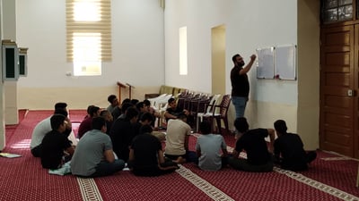 صور: جامع الخطيب في حديثة يقيم “حلقات الفيزياء والرياضيات”