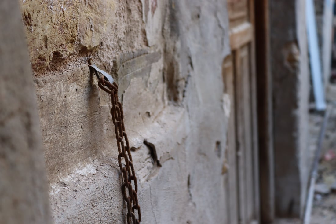 فيديو من “خان المدامغة” في الكاظمية: آخر شاهد على العهد العثماني تحوّل إلى “گراج”