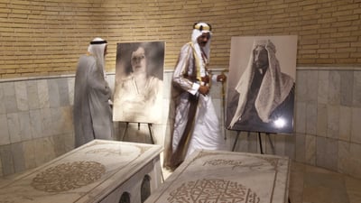 فيديو: عند قبر فيصل وأولاده.. أنصار النظام الملكي يتجمعون وحزن على فجر قصر الرحاب