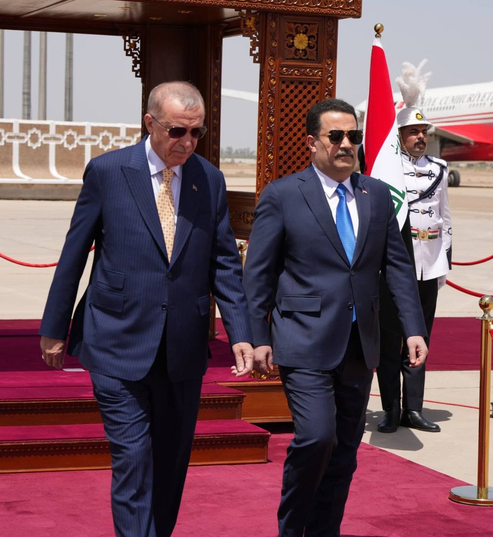صور من مراسم استقبال الرئيس التركي أردوغان في مطار بغداد