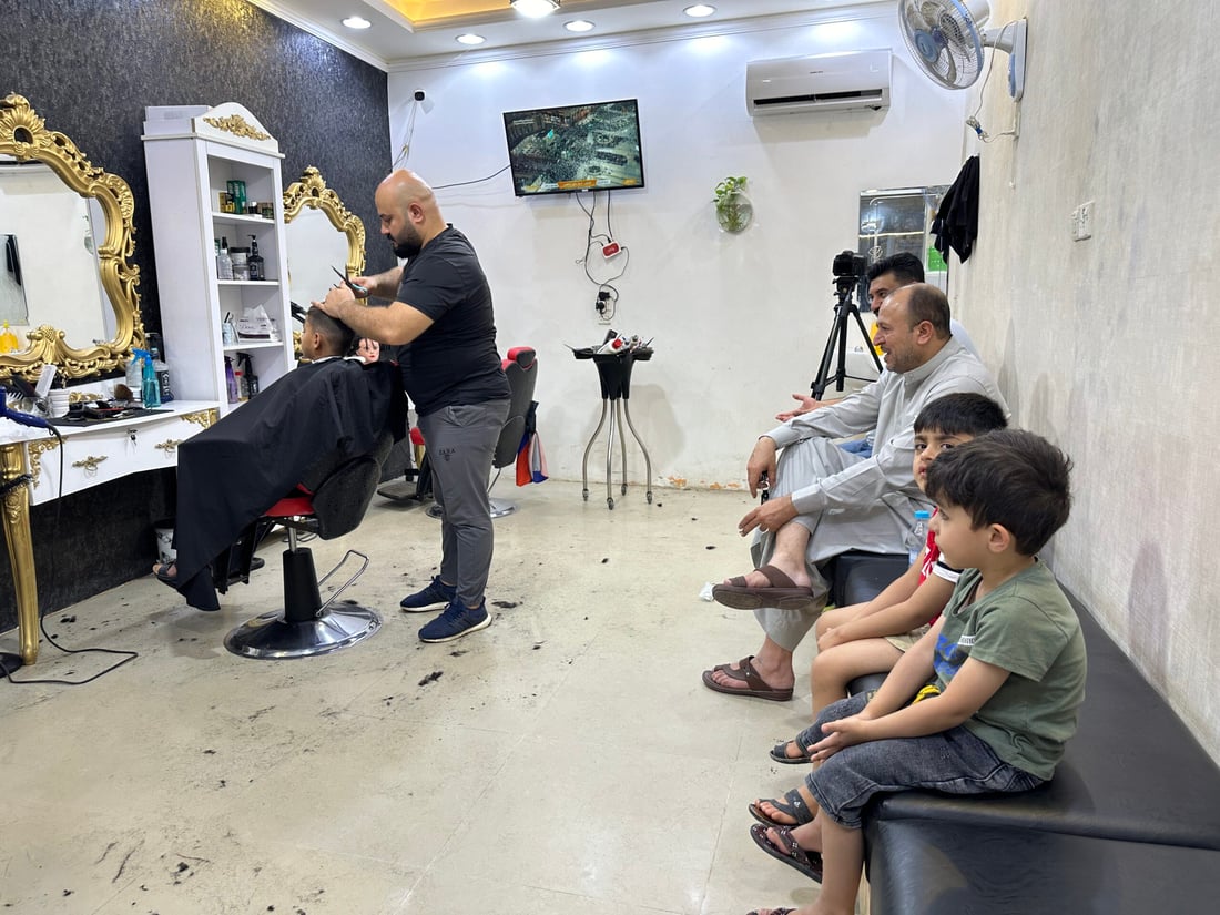 الحجز على الحلاقين بدأ قبل أسبوع.. “حديثة” تجهزت للعيد بنظام يمنع الزحام ونجحت