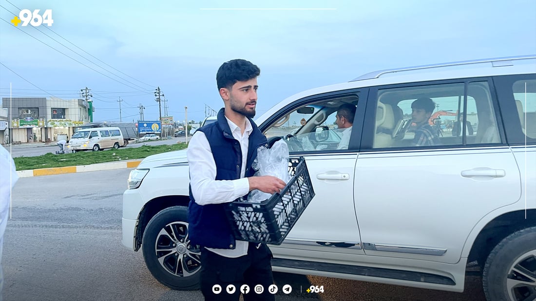 کۆمەڵێک گەنجی قەزای حاجیاوا ئاو و خورما دەبەخشنەوە