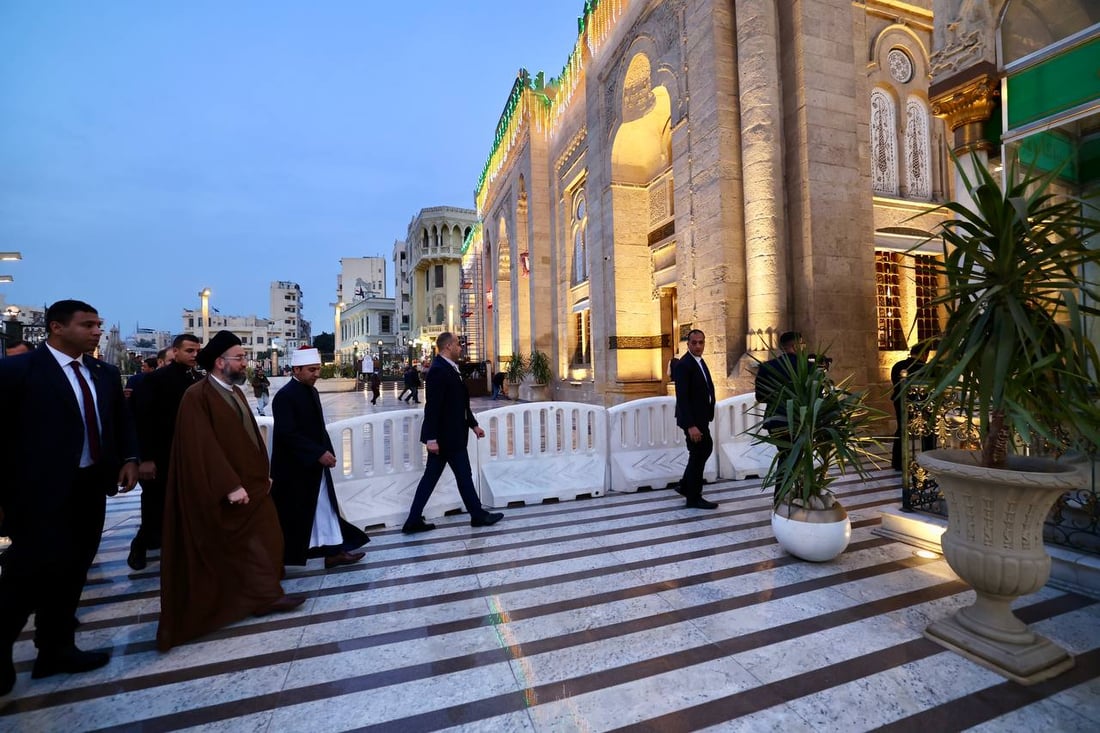 صور من زيارة عمار الحكيم لمسجدي الإمام الحسين والسيدة زينب في القاهرة
