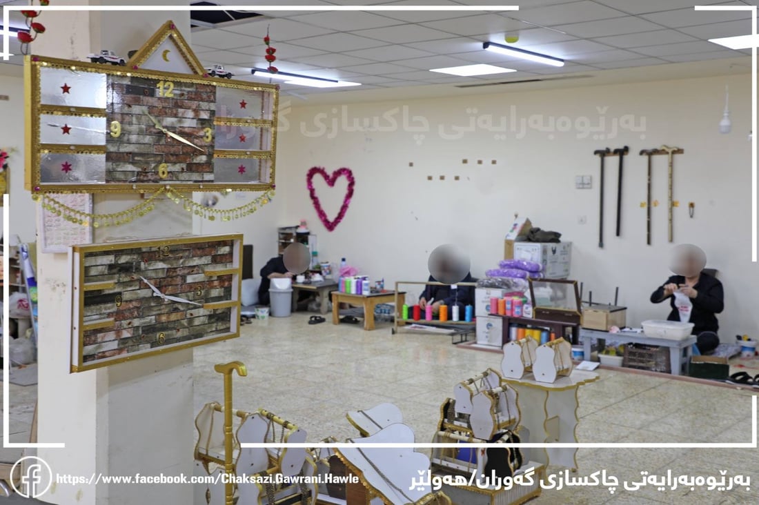 سجناء أربيل يكسبون المال ويعزفون على الكمان