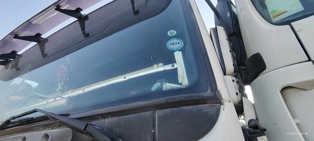 شۆفێرێک کەوتە نێوان دوو بارهەڵگر و گیانی لەدەست دا