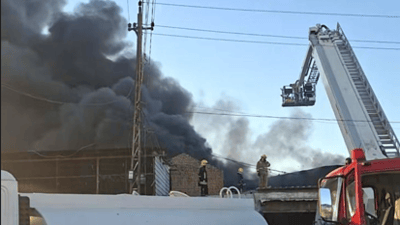 صور: حريق ضخم يلتهم مخازن الجملة قرب ساحة العروبة بالكاظمية