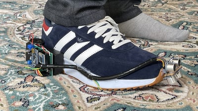 فتاة من السليمانية تبتكر طريقة لمساعدة الصم والمكفوفين على السير بأمان