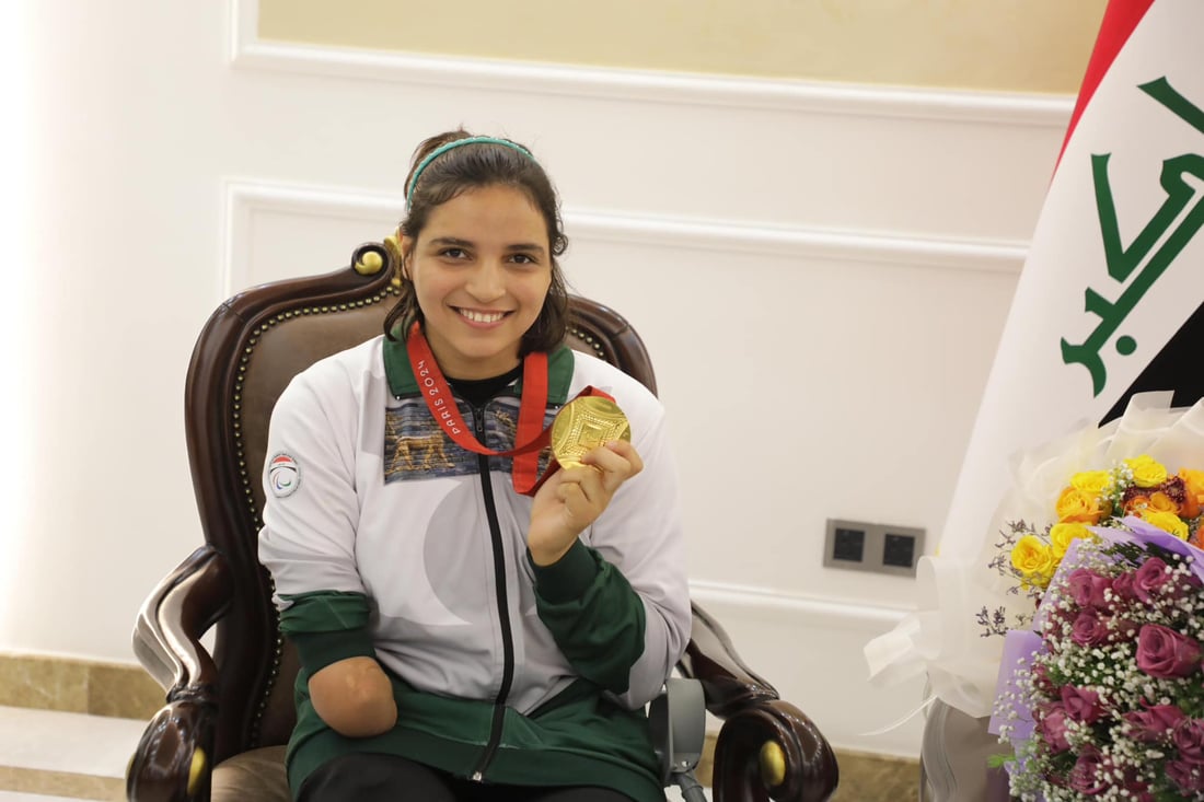 صور: الوزير يستقبل البطلة نجلة عماد والوفد العراقي في مطار بغداد