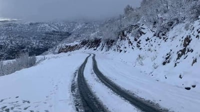 چەند ئۆتۆمبێلێک لە زینی وەرتێ بەهۆی بەفرەوە گیریان خواردووە