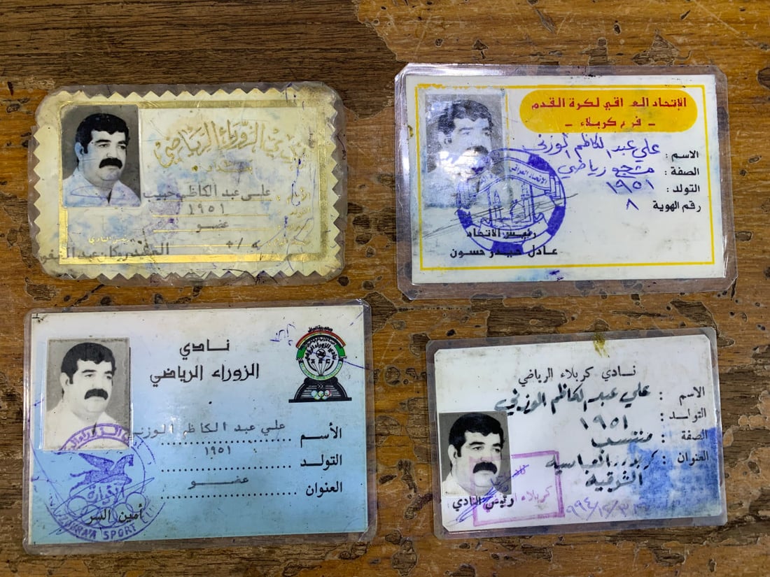 سطور من حياة عميد الزورائيين الراحل في كربلاء وصور من المقهى الشهير في العباسية