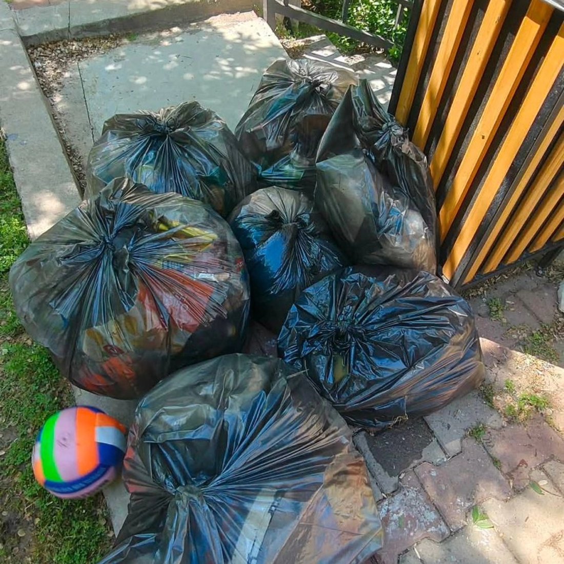 گەشتیاران چاوگیان پیس کردووە
