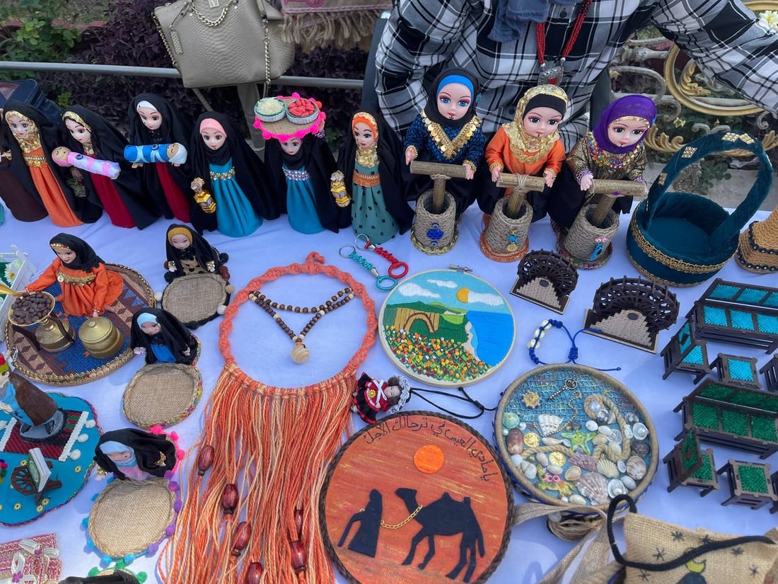 بالموناليزا وأم كلثوم.. الدفاع تفتتح بازاراً خيرياً في مقر التوجيه المعنوي (صور)