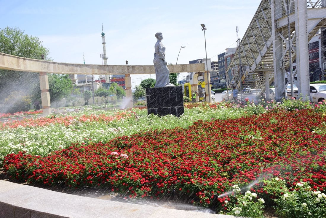 لە هەولێر، 194 باخچە، 22 پاركی گەورە، 22 پشتێنەی سەوزایی، 84 دوورگەناوەندی و 177 دارستان و چەند نەمامگەیەكی شارەوانی و 116 نافوورە هەیە و بەردەوامیش كار لەسەر زیادكردنی ڕێژەی سەوزایی لە شاری هەولێر دەكرێت.