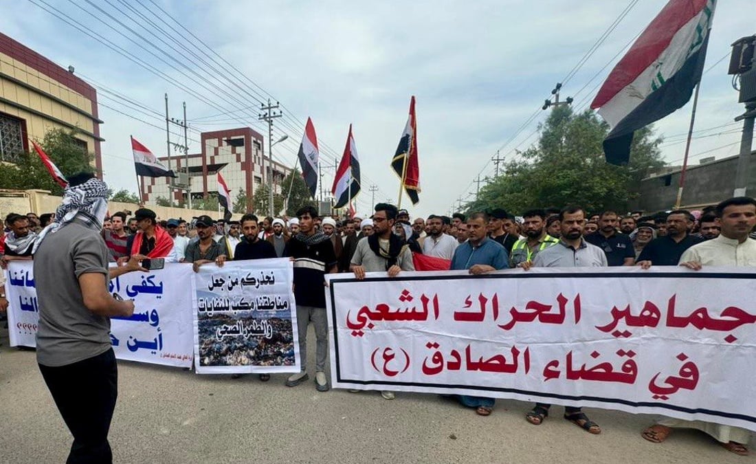 صور: معممون ووجهاء يتقدمون تظاهرة شمال البصرة وإغلاق مدخل حقل غرب القرنة