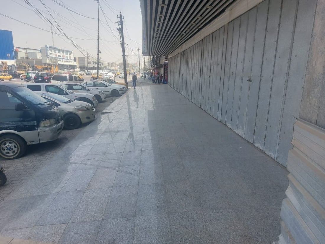 عادت الإطارات إلى داخل المحلات والرصيف أصبح واسعاً.. صور من شارع مشن في الكرادة