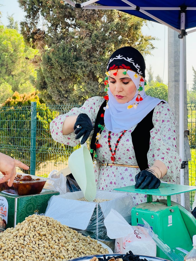 عروض رائعة في أربيل.. مهرجان الرمان ليس للرمان فقط وحفلة العسل قريباً (صور)