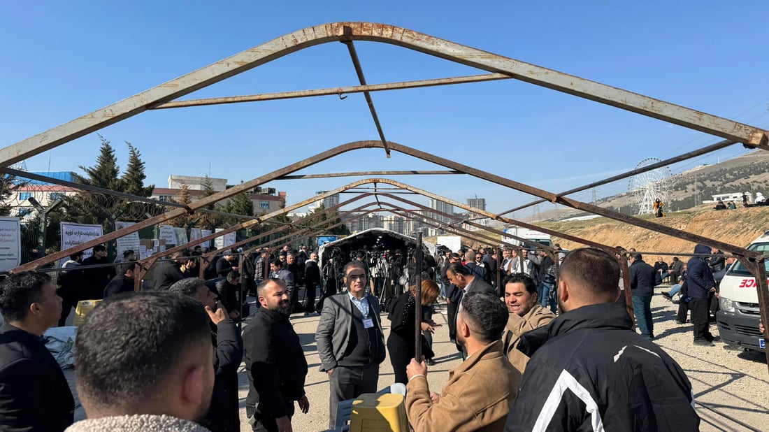 وتەبێژی مانگرتووان: پێیان وابوو خێمەکان لادەبەین، خێمەیەکی دیکەمان دانا