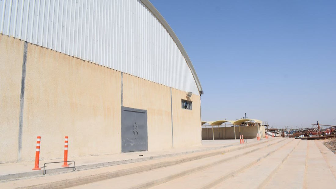 صور: مزاد النقعة الجديد.. الصيادون يريدون مرسى من الخشب لا يحطم القوارب