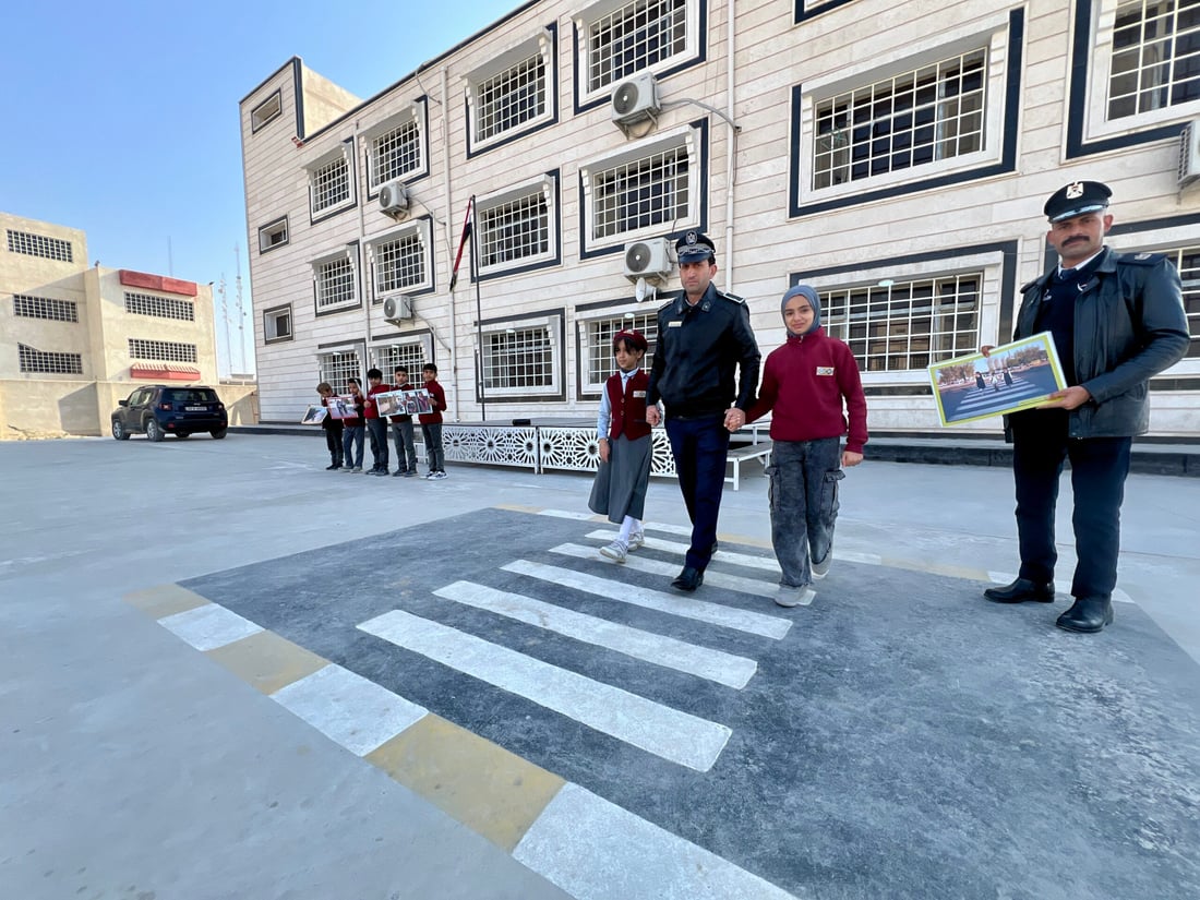 صور: ضباط مرور في مدارس الزبير وسفوان لتدريب المعلمين على السلامة المرورية