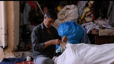 زیاتر لە 50 ساڵە دەرزی و داوەکەی بەدەستەوەیە