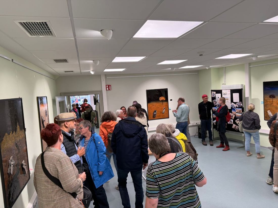 پێڵاوى به‌جێماوى ئاواره‌ ئێزدییه‌كان له‌ پێشانگایه‌ك نمایش كران