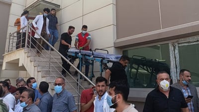 شاهد: الهلال الأحمر يرافق الدفاع المدني لإخلاء مركز الأورام في الحلة