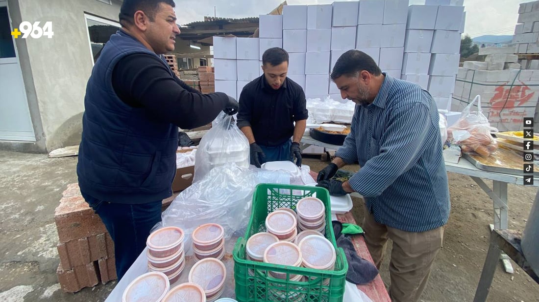 گەنجێکی دهۆک بەخۆڕایی خواردن دەداتە کرێکاران