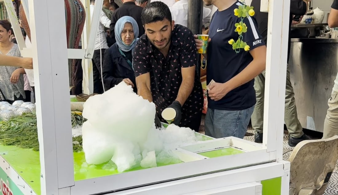 بە هاوارکردنێکی تایبەت کڕیارەکان لەناو بازاڕی سلێمانی لە خۆی کۆدەکاتەوە