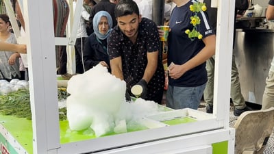 بە هاوارکردنێکی تایبەت کڕیارەکان لەناو بازاڕی سلێمانی لە خۆی کۆدەکاتەوە