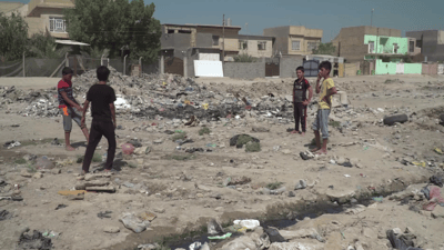 الحلة: حياة “لا تطاق” خلف “الكراج الموحد” ولا حلّ قبل مشروع المجاري (فيديو)