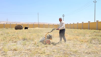 مودیرێکی خاکەڕایە و ئیشی کارمەندەکانیشی دەکات