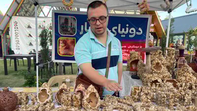 بە کارە دەستییەکانى خەڵکى سەرسام کردووە