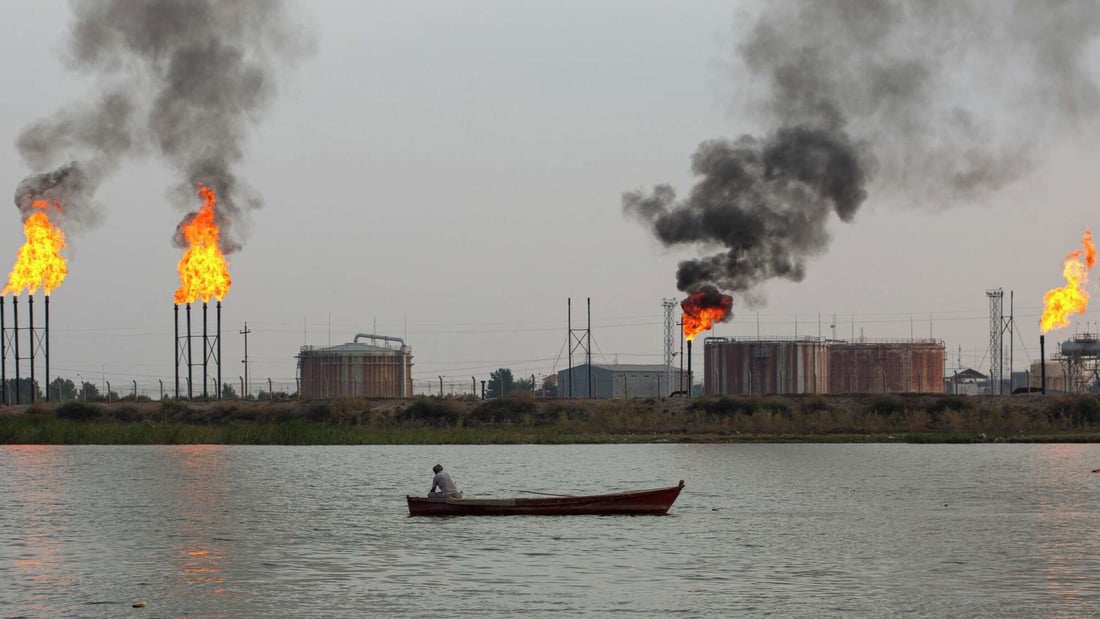 إغلاق مضيق هرمز يجبر العراق على إيقاف إنتاج النفط من حقل الرميلة