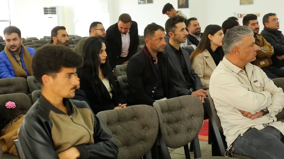 أقوال الحكماء الإيزيديين لن تبقى خلف الجدران.. توقيع كتاب ألف حكمة في سنجار
