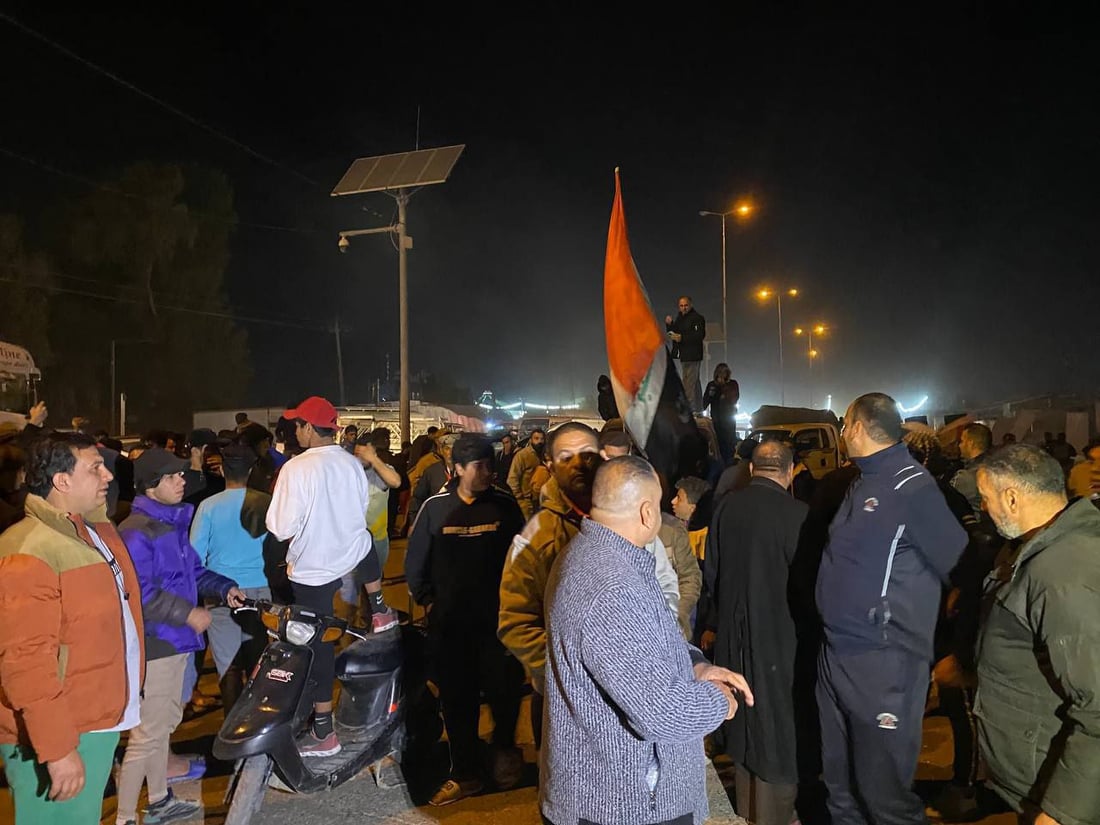 صور ليلية من المسيب: قطع طريق كربلاء – بغداد احتجاجاً على تنصيب فيحان محافظاً