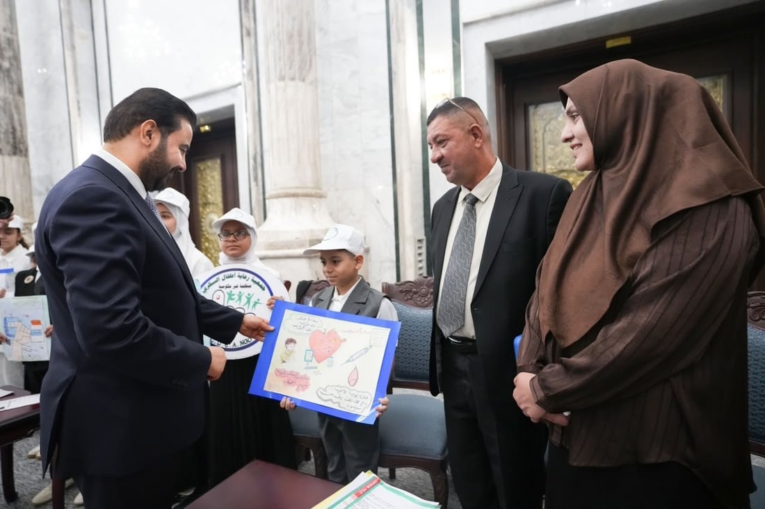الزيدي يفتح أبواب القصر لأطفال السكري ويعد برعايتهم وتأمين علاجاتهم