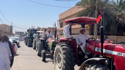 بالجرارات أمام ديوان المثنى الفلاحون يطالبون بإعادة تسعيرة الحنطة إلى 850 ألفاً