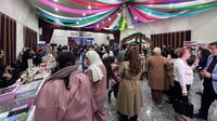 صور: عوائل البصرة في كنيسة القديسة تريزا.. والبازار مست...