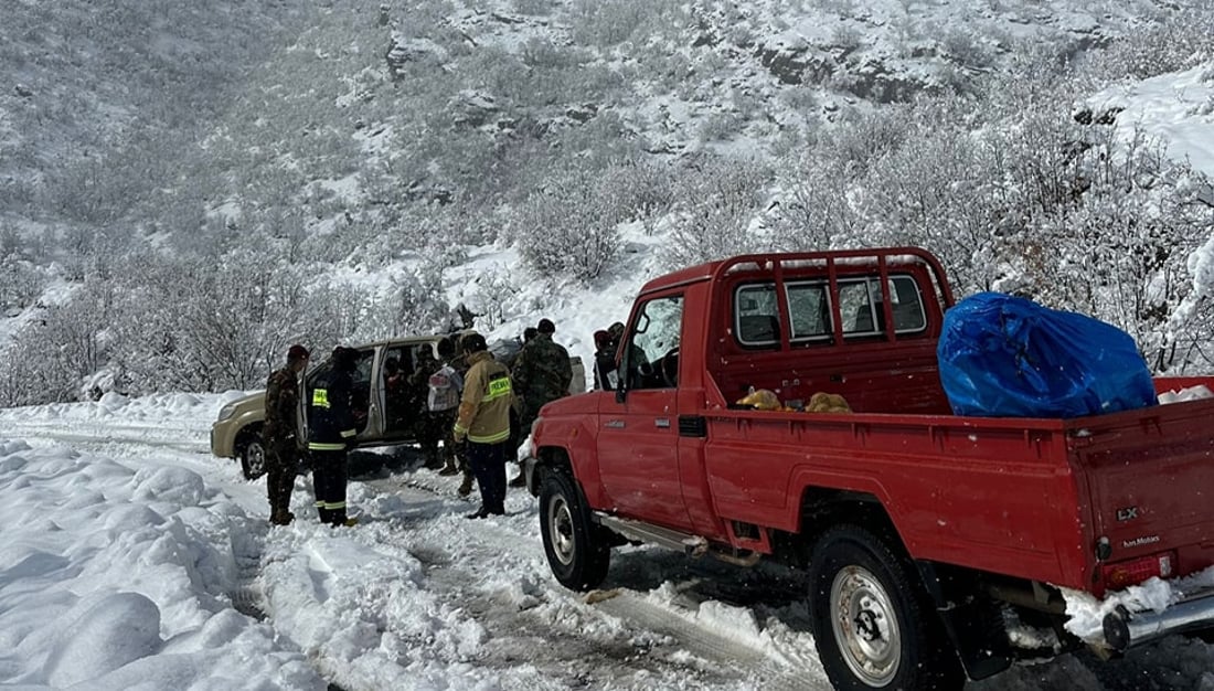 چەند پێشمەرگەیەک و ژمارەیەک هاوڵاتی لەناو بەفر رزگار کران