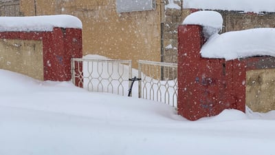  حاجی ئۆمەران؛ بەفر ماڵەکانی داپۆشیوە