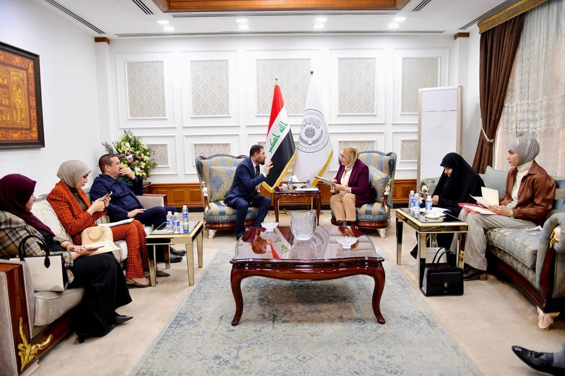 ازدحام في مكتب وزيرة المالية.. 19 نائباً يناقشون الموازنة مع طيف سامي