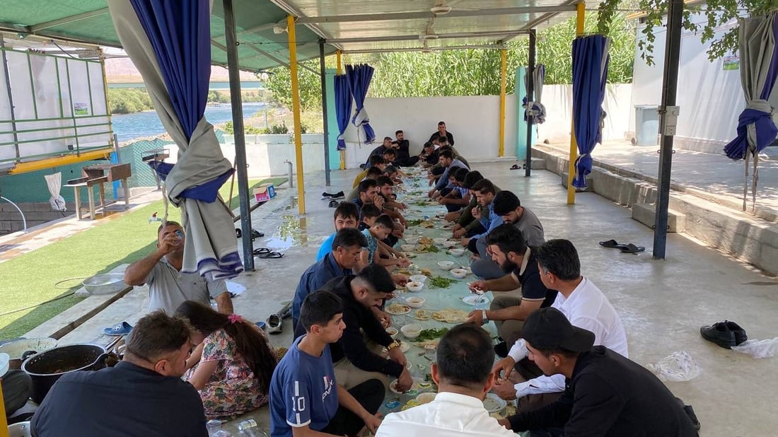 هاوکاری ئەو تیمە دەکات کە بەدوای تەرمی منداڵەکەدا دەگەڕێن