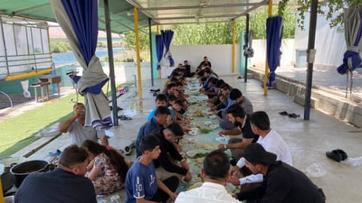 هاوکاری ئەو تیمە دەکات کە بەدوای تەرمی منداڵەکەدا دەگەڕێن