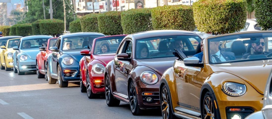 العراقيات يعشقن سيارة الرايخ الألماني.. معتز يجمع ملاك “الرگة” في گروب فيسبوك (صور)