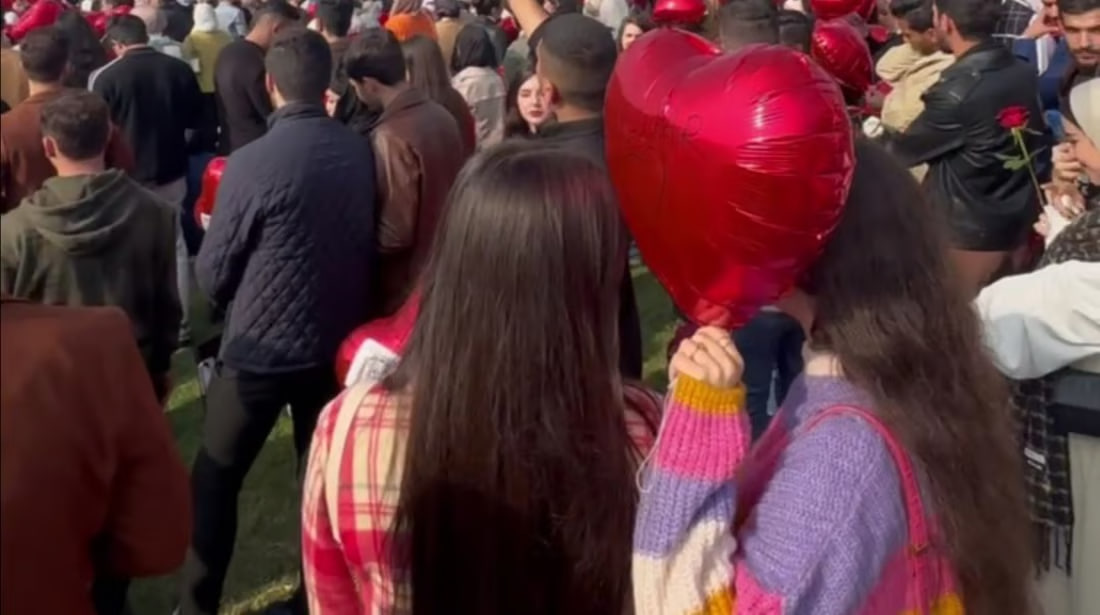 University of Nahrain students launch over 5,000 balloons to welcome the new Academic Year